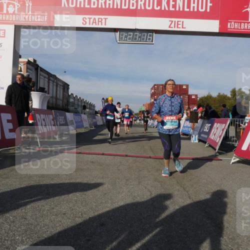 03.10.2025 - Köhlbrandbrückenlauf Matties Gatica Varas http://msf.ph/oto/9170244 03.10.2025 10:27:18 Ziel 1930, 2115, 2693, 3052, 3745, 3746 meine-sportfotos.de