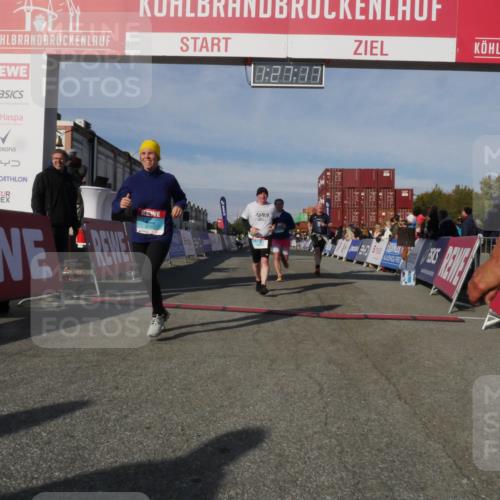 03.10.2025 - Köhlbrandbrückenlauf Matties Gatica Varas http://msf.ph/oto/9170247 03.10.2025 10:27:19 Ziel 1539, 1930, 2115, 2451, 2693, 3052, 3132, 3746 meine-sportfotos.de