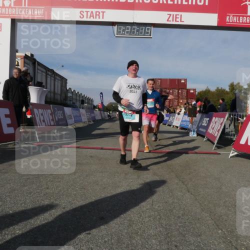 03.10.2025 - Köhlbrandbrückenlauf Matties Gatica Varas http://msf.ph/oto/9170250 03.10.2025 10:27:21 Ziel 1539, 1930, 2451, 2935, 3052, 3132, 3746 meine-sportfotos.de