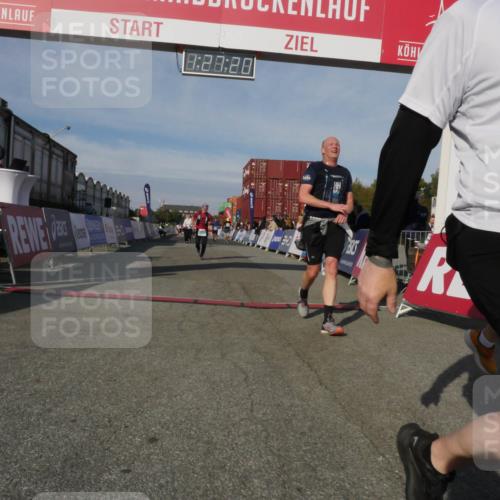 03.10.2025 - Köhlbrandbrückenlauf Matties Gatica Varas http://msf.ph/oto/9170253 03.10.2025 10:27:22 Ziel 1539, 1930, 2451, 2935, 3052, 3132, 3746 meine-sportfotos.de