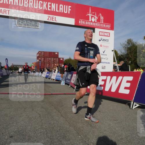 03.10.2025 - Köhlbrandbrückenlauf Matties Gatica Varas http://msf.ph/oto/9170255 03.10.2025 10:27:23 Ziel 1539, 1929, 1930, 2451, 2562, 2935, 3132, 3746 meine-sportfotos.de