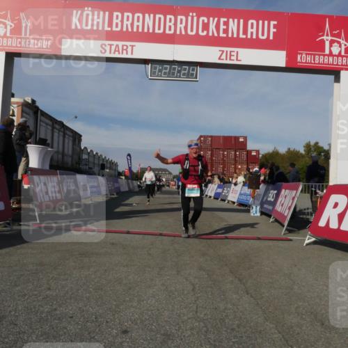 03.10.2025 - Köhlbrandbrückenlauf Matties Gatica Varas http://msf.ph/oto/9170260 03.10.2025 10:27:25 Ziel 1539, 1926, 1929, 1930, 2101, 2451, 2562, 2935, 3132, 3746 meine-sportfotos.de