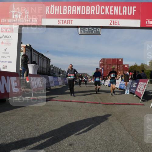 03.10.2025 - Köhlbrandbrückenlauf Matties Gatica Varas http://msf.ph/oto/9170269 03.10.2025 10:27:30 Ziel 1539, 1926, 1929, 2101, 2192, 2352, 2451, 2562, 2935, 3132, 3230 meine-sportfotos.de