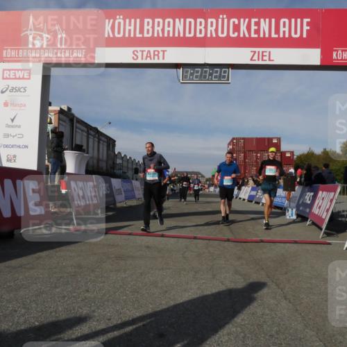 03.10.2025 - Köhlbrandbrückenlauf Matties Gatica Varas http://msf.ph/oto/9170270 03.10.2025 10:27:31 Ziel 1539, 1926, 1929, 2101, 2136, 2192, 2352, 2451, 2562, 2935, 3132, 3230 meine-sportfotos.de