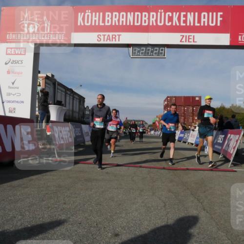 03.10.2025 - Köhlbrandbrückenlauf Matties Gatica Varas http://msf.ph/oto/9170271 03.10.2025 10:27:31 Ziel 1539, 1926, 1929, 2101, 2136, 2192, 2352, 2451, 2562, 2935, 3132, 3230 meine-sportfotos.de