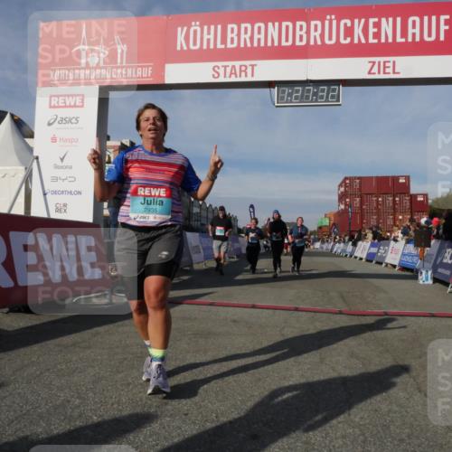 03.10.2025 - Köhlbrandbrückenlauf Matties Gatica Varas http://msf.ph/oto/9170275 03.10.2025 10:27:33 Ziel 1926, 1929, 2101, 2136, 2192, 2352, 2562, 3230 meine-sportfotos.de