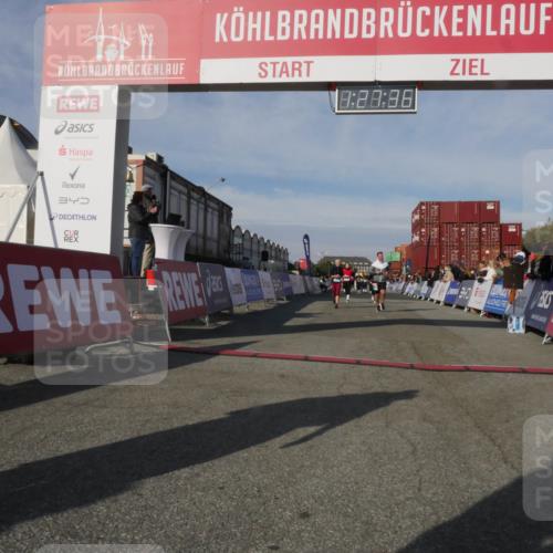03.10.2025 - Köhlbrandbrückenlauf Matties Gatica Varas http://msf.ph/oto/9170285 03.10.2025 10:27:38 Ziel 1914, 2059, 2136, 2162, 2166, 2192, 2237, 2352, 3230 meine-sportfotos.de