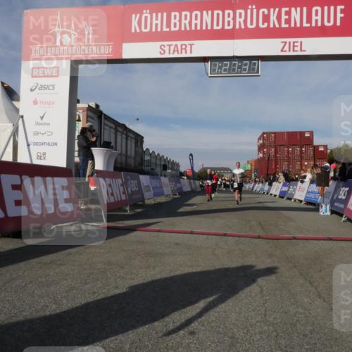 03.10.2025 - Köhlbrandbrückenlauf Matties Gatica Varas http://msf.ph/oto/9170286 03.10.2025 10:27:39 Ziel 1914, 2059, 2136, 2162, 2166, 2192, 2237, 2352, 3230, 3739 meine-sportfotos.de