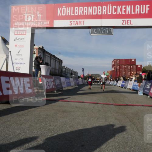 03.10.2025 - Köhlbrandbrückenlauf Matties Gatica Varas http://msf.ph/oto/9170287 03.10.2025 10:27:39 Ziel 1914, 2059, 2136, 2162, 2166, 2192, 2237, 2352, 3230, 3739 meine-sportfotos.de