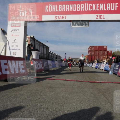 03.10.2025 - Köhlbrandbrückenlauf Matties Gatica Varas http://msf.ph/oto/9170288 03.10.2025 10:27:40 Ziel 1914, 2059, 2136, 2162, 2166, 2192, 2237, 2352, 3230, 3346, 3429, 3739 meine-sportfotos.de