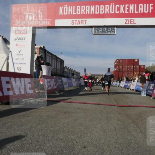 03.10.2025 - Köhlbrandbrückenlauf Matties Gatica Varas http://msf.ph/oto/9170289 03.10.2025 10:27:40 Ziel 1914, 2059, 2136, 2162, 2166, 2192, 2237, 2352, 3230, 3346, 3429, 3739 meine-sportfotos.de