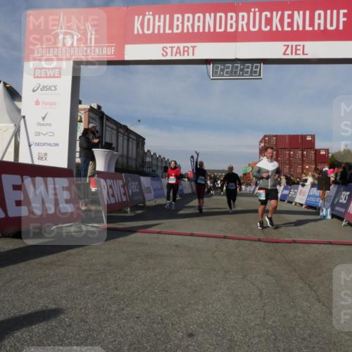 03.10.2025 - Köhlbrandbrückenlauf Matties Gatica Varas http://msf.ph/oto/9170291 03.10.2025 10:27:41 Ziel 1914, 2059, 2136, 2162, 2166, 2192, 2237, 2352, 3230, 3346, 3429, 3451, 3452, 3739 meine-sportfotos.de