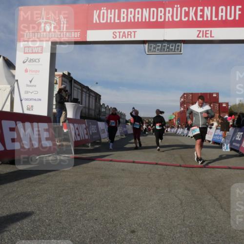 03.10.2025 - Köhlbrandbrückenlauf Matties Gatica Varas http://msf.ph/oto/9170292 03.10.2025 10:27:41 Ziel 1914, 2059, 2136, 2162, 2166, 2192, 2237, 2352, 3230, 3346, 3429, 3451, 3452, 3739 meine-sportfotos.de
