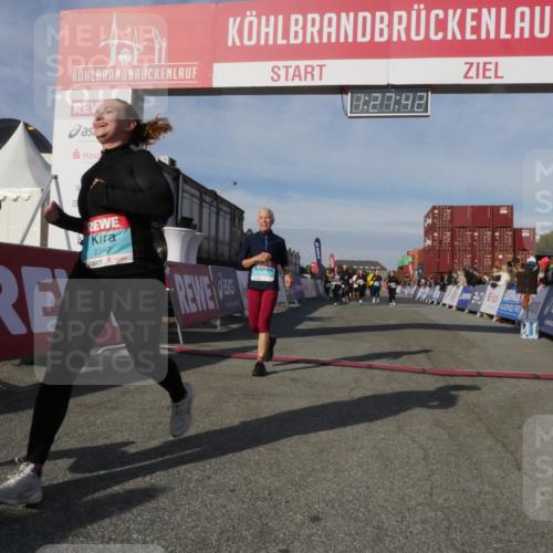 03.10.2025 - Köhlbrandbrückenlauf Matties Gatica Varas http://msf.ph/oto/9170296 03.10.2025 10:27:43 Ziel 1914, 2059, 2086, 2136, 2162, 2166, 2237, 3346, 3429, 3451, 3452, 3626, 3739 meine-sportfotos.de