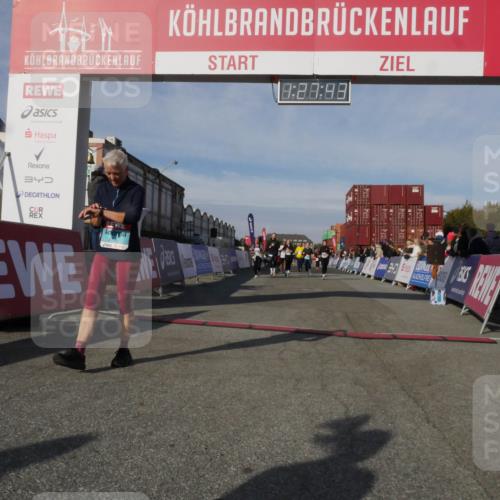 03.10.2025 - Köhlbrandbrückenlauf Matties Gatica Varas http://msf.ph/oto/9170298 03.10.2025 10:27:45 Ziel 1472, 1914, 2059, 2086, 2162, 2166, 2237, 3346, 3429, 3451, 3452, 3626, 3739 meine-sportfotos.de