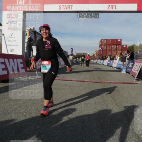 03.10.2025 - Köhlbrandbrückenlauf Matties Gatica Varas http://msf.ph/oto/9170328 03.10.2025 10:27:59 Ziel 1004, 1342, 1759, 1993, 2525, 2630, 2632 meine-sportfotos.de