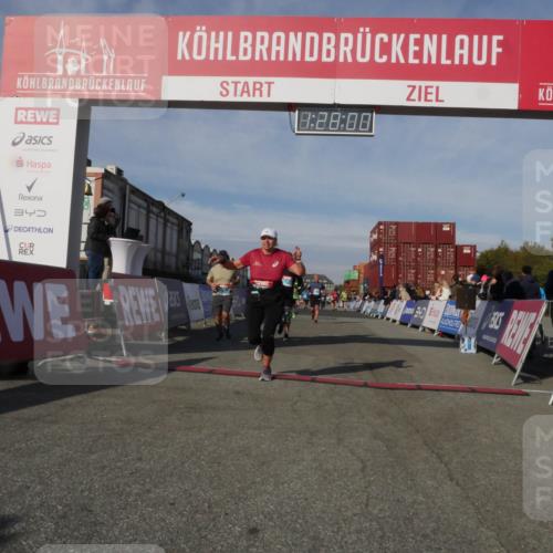 03.10.2025 - Köhlbrandbrückenlauf Matties Gatica Varas http://msf.ph/oto/9170334 03.10.2025 10:28:02 Ziel 1004, 1759, 1993, 2320, 2525, 2630, 2632 meine-sportfotos.de