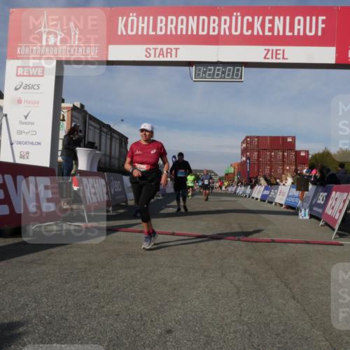 03.10.2025 - Köhlbrandbrückenlauf Matties Gatica Varas http://msf.ph/oto/9170335 03.10.2025 10:28:02 Ziel 1004, 1759, 1993, 2320, 2525, 2630, 2632 meine-sportfotos.de