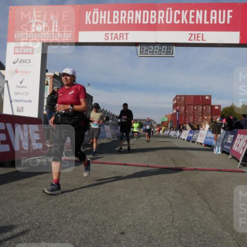 03.10.2025 - Köhlbrandbrückenlauf Matties Gatica Varas http://msf.ph/oto/9170336 03.10.2025 10:28:03 Ziel 1004, 1759, 1993, 2320, 2525, 2630, 2632, 3393 meine-sportfotos.de