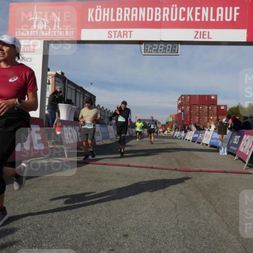 03.10.2025 - Köhlbrandbrückenlauf Matties Gatica Varas http://msf.ph/oto/9170337 03.10.2025 10:28:03 Ziel 1004, 1759, 1993, 2320, 2525, 2630, 2632, 3393 meine-sportfotos.de