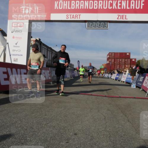 03.10.2025 - Köhlbrandbrückenlauf Matties Gatica Varas http://msf.ph/oto/9170340 03.10.2025 10:28:05 Ziel 1993, 2320, 2525, 2630, 2632, 3393 meine-sportfotos.de