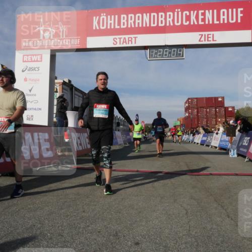 03.10.2025 - Köhlbrandbrückenlauf Matties Gatica Varas http://msf.ph/oto/9170341 03.10.2025 10:28:06 Ziel 1993, 2320, 2525, 2630, 2632, 2752, 3393 meine-sportfotos.de