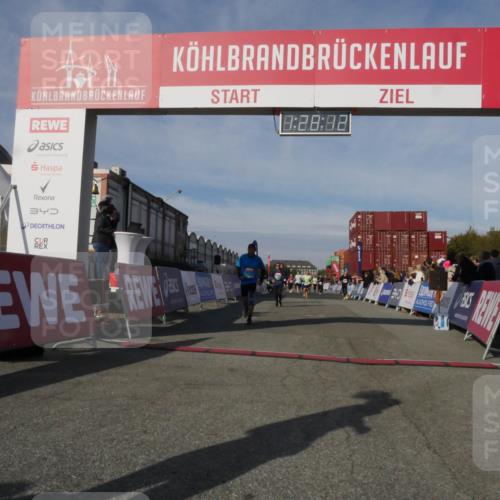03.10.2025 - Köhlbrandbrückenlauf Matties Gatica Varas http://msf.ph/oto/9170356 03.10.2025 10:28:14 Ziel 1775, 2621, 2636, 2752, 3393, 3611, 3614, 3670 meine-sportfotos.de