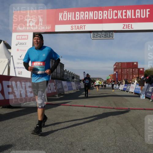 03.10.2025 - Köhlbrandbrückenlauf Matties Gatica Varas http://msf.ph/oto/9170362 03.10.2025 10:28:16 Ziel 1592, 1775, 2094, 2621, 2636, 2752, 3476, 3611, 3614, 3631, 3670 meine-sportfotos.de
