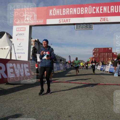 03.10.2025 - Köhlbrandbrückenlauf Matties Gatica Varas http://msf.ph/oto/9170368 03.10.2025 10:28:19 Ziel 1592, 1775, 1872, 2094, 2621, 2636, 3432, 3476, 3611, 3614, 3631, 3670 meine-sportfotos.de