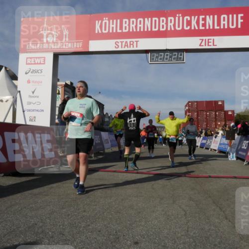03.10.2025 - Köhlbrandbrückenlauf Matties Gatica Varas http://msf.ph/oto/9170382 03.10.2025 10:28:26 Ziel 1579, 1592, 1872, 1910, 2094, 2366, 2869, 2870, 3161, 3231, 3360, 3398, 3399, 3432, 3476, 3611, 3631 meine-sportfotos.de