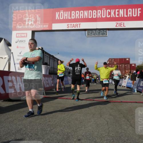 03.10.2025 - Köhlbrandbrückenlauf Matties Gatica Varas http://msf.ph/oto/9170383 03.10.2025 10:28:26 Ziel 1579, 1592, 1872, 1910, 2094, 2366, 2869, 2870, 3161, 3231, 3360, 3398, 3399, 3432, 3476, 3611, 3631 meine-sportfotos.de