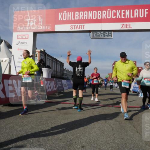 03.10.2025 - Köhlbrandbrückenlauf Matties Gatica Varas http://msf.ph/oto/9170385 03.10.2025 10:28:27 Ziel 1579, 1592, 1872, 1910, 2094, 2366, 2869, 2870, 3161, 3231, 3360, 3398, 3399, 3432, 3476, 3631 meine-sportfotos.de