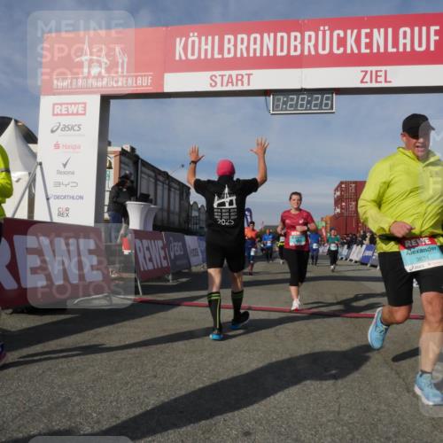 03.10.2025 - Köhlbrandbrückenlauf Matties Gatica Varas http://msf.ph/oto/9170386 03.10.2025 10:28:28 Ziel 1579, 1592, 1872, 1910, 2366, 2409, 2869, 2870, 3161, 3231, 3360, 3398, 3399, 3432 meine-sportfotos.de