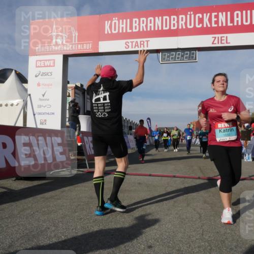 03.10.2025 - Köhlbrandbrückenlauf Matties Gatica Varas http://msf.ph/oto/9170389 03.10.2025 10:28:29 Ziel 1579, 1872, 1910, 2366, 2409, 2869, 2870, 3161, 3231, 3360, 3398, 3399, 3432 meine-sportfotos.de