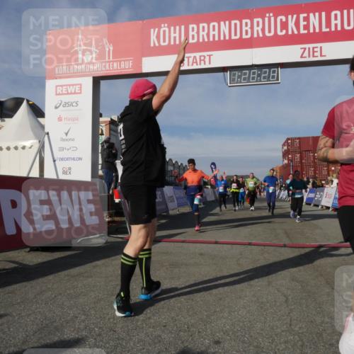 03.10.2025 - Köhlbrandbrückenlauf Matties Gatica Varas http://msf.ph/oto/9170390 03.10.2025 10:28:30 Ziel 1579, 1872, 1910, 2366, 2409, 2869, 2870, 3161, 3231, 3360, 3398, 3399, 3432 meine-sportfotos.de