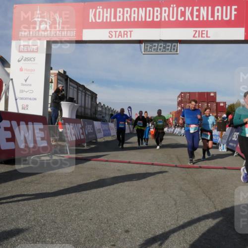 03.10.2025 - Köhlbrandbrückenlauf Matties Gatica Varas http://msf.ph/oto/9170395 03.10.2025 10:28:32 Ziel 1579, 1910, 2366, 2409, 2869, 2870, 3013, 3161, 3231, 3360, 3398, 3399 meine-sportfotos.de