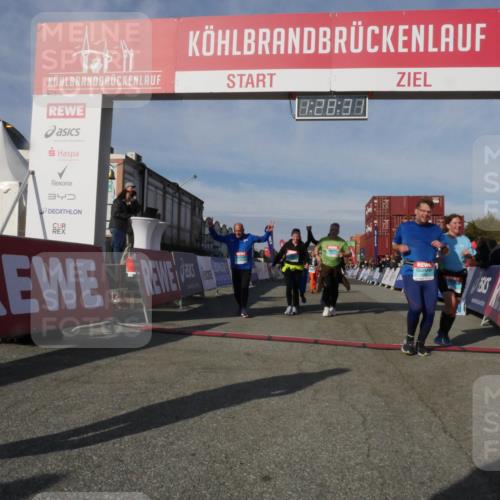03.10.2025 - Köhlbrandbrückenlauf Matties Gatica Varas http://msf.ph/oto/9170396 03.10.2025 10:28:33 Ziel 1579, 1910, 2409, 2869, 2870, 3013, 3161, 3231, 3360, 3398, 3399 meine-sportfotos.de