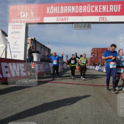 03.10.2025 - Köhlbrandbrückenlauf Matties Gatica Varas http://msf.ph/oto/9170397 03.10.2025 10:28:33 Ziel 1579, 1910, 2409, 2869, 2870, 3013, 3161, 3231, 3360, 3398, 3399 meine-sportfotos.de
