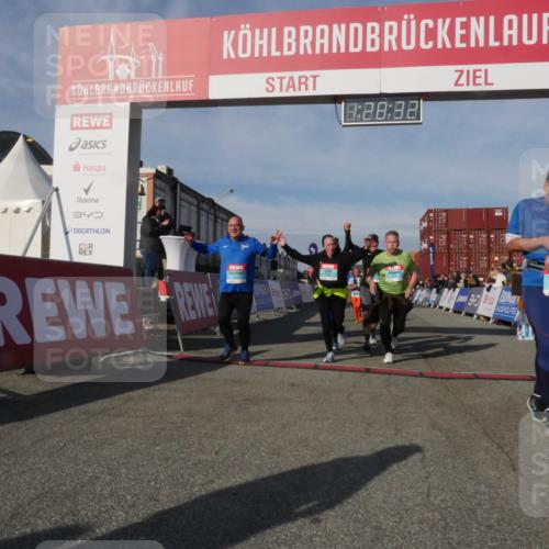 03.10.2025 - Köhlbrandbrückenlauf Matties Gatica Varas http://msf.ph/oto/9170398 03.10.2025 10:28:34 Ziel 1579, 1713, 1910, 2409, 2869, 2870, 3013, 3161, 3398, 3399 meine-sportfotos.de