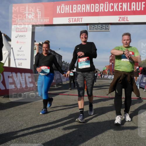 03.10.2025 - Köhlbrandbrückenlauf Matties Gatica Varas http://msf.ph/oto/9170403 03.10.2025 10:28:36 Ziel 1579, 1713, 1896, 1897, 1910, 2409, 3013, 3054, 3161 meine-sportfotos.de