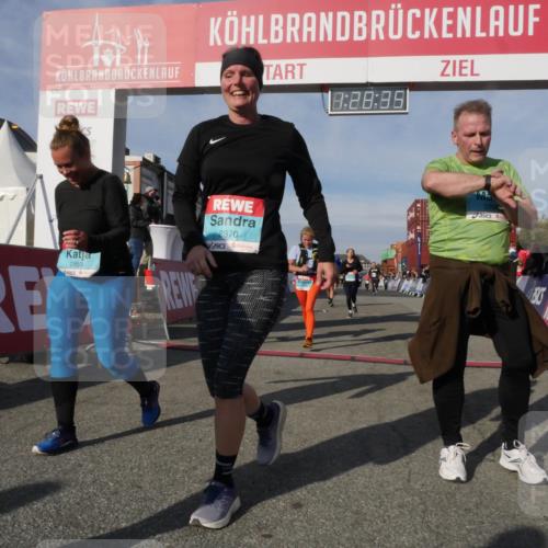 03.10.2025 - Köhlbrandbrückenlauf Matties Gatica Varas http://msf.ph/oto/9170404 03.10.2025 10:28:36 Ziel 1579, 1713, 1896, 1897, 1910, 2409, 3013, 3054, 3161 meine-sportfotos.de