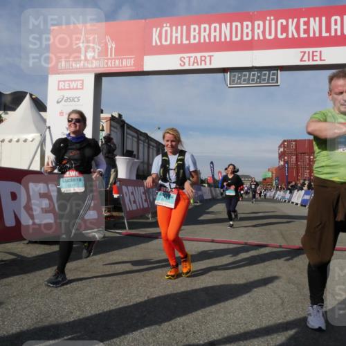 03.10.2025 - Köhlbrandbrückenlauf Matties Gatica Varas http://msf.ph/oto/9170407 03.10.2025 10:28:38 Ziel 1713, 1765, 1896, 1897, 1910, 2409, 3013, 3054 meine-sportfotos.de