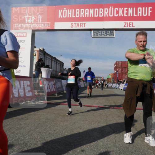 03.10.2025 - Köhlbrandbrückenlauf Matties Gatica Varas http://msf.ph/oto/9170410 03.10.2025 10:28:39 Ziel 1713, 1765, 1896, 1897, 2216, 2409, 3013, 3054, 3483 meine-sportfotos.de