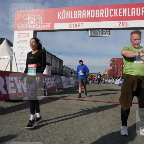 03.10.2025 - Köhlbrandbrückenlauf Matties Gatica Varas http://msf.ph/oto/9170412 03.10.2025 10:28:40 Ziel 1713, 1765, 1896, 1897, 2216, 2409, 3013, 3054, 3483 meine-sportfotos.de