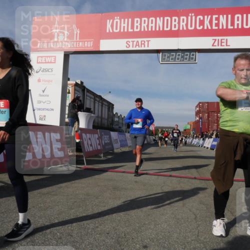 03.10.2025 - Köhlbrandbrückenlauf Matties Gatica Varas http://msf.ph/oto/9170413 03.10.2025 10:28:41 Ziel 1713, 1765, 1896, 1897, 2216, 3013, 3054, 3483 meine-sportfotos.de