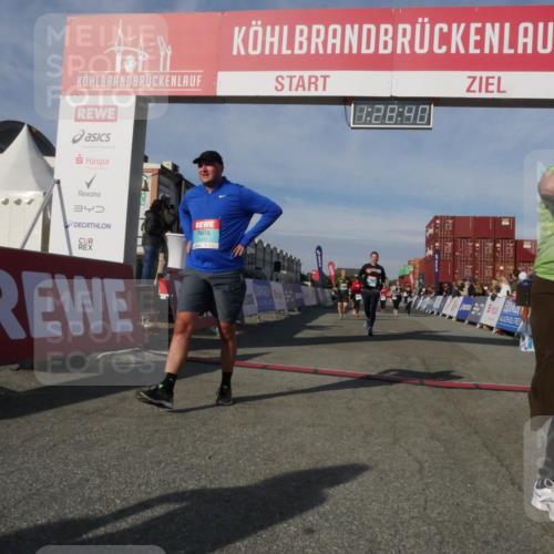 03.10.2025 - Köhlbrandbrückenlauf Matties Gatica Varas http://msf.ph/oto/9170416 03.10.2025 10:28:42 Ziel 1713, 1765, 1896, 1897, 2216, 2339, 3013, 3054, 3483 meine-sportfotos.de