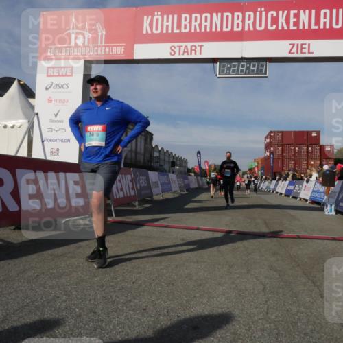 03.10.2025 - Köhlbrandbrückenlauf Matties Gatica Varas http://msf.ph/oto/9170417 03.10.2025 10:28:43 Ziel 1713, 1765, 1896, 1897, 2216, 2339, 3013, 3054, 3483 meine-sportfotos.de