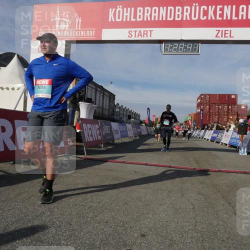 03.10.2025 - Köhlbrandbrückenlauf Matties Gatica Varas http://msf.ph/oto/9170418 03.10.2025 10:28:43 Ziel 1713, 1765, 1896, 1897, 2216, 2339, 3013, 3054, 3483 meine-sportfotos.de