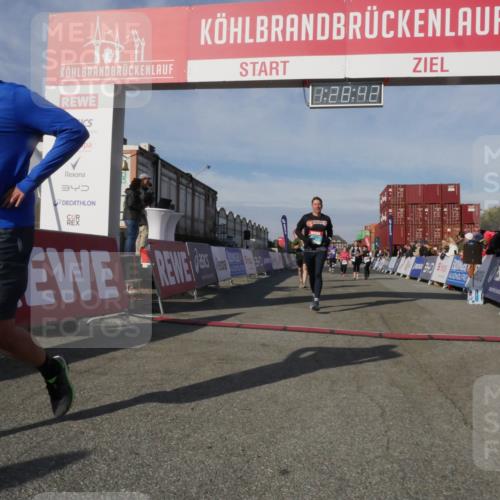 03.10.2025 - Köhlbrandbrückenlauf Matties Gatica Varas http://msf.ph/oto/9170419 03.10.2025 10:28:44 Ziel 1713, 1765, 1896, 1897, 2216, 2339, 3013, 3054, 3483 meine-sportfotos.de