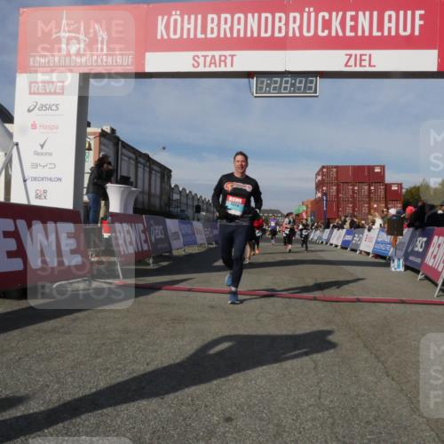 03.10.2025 - Köhlbrandbrückenlauf Matties Gatica Varas http://msf.ph/oto/9170421 03.10.2025 10:28:44 Ziel 1713, 1765, 1896, 1897, 2216, 2339, 3013, 3054, 3483 meine-sportfotos.de